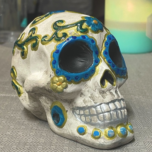 Skull Sculpture!~hand-painted~ - Picture 1 of 3